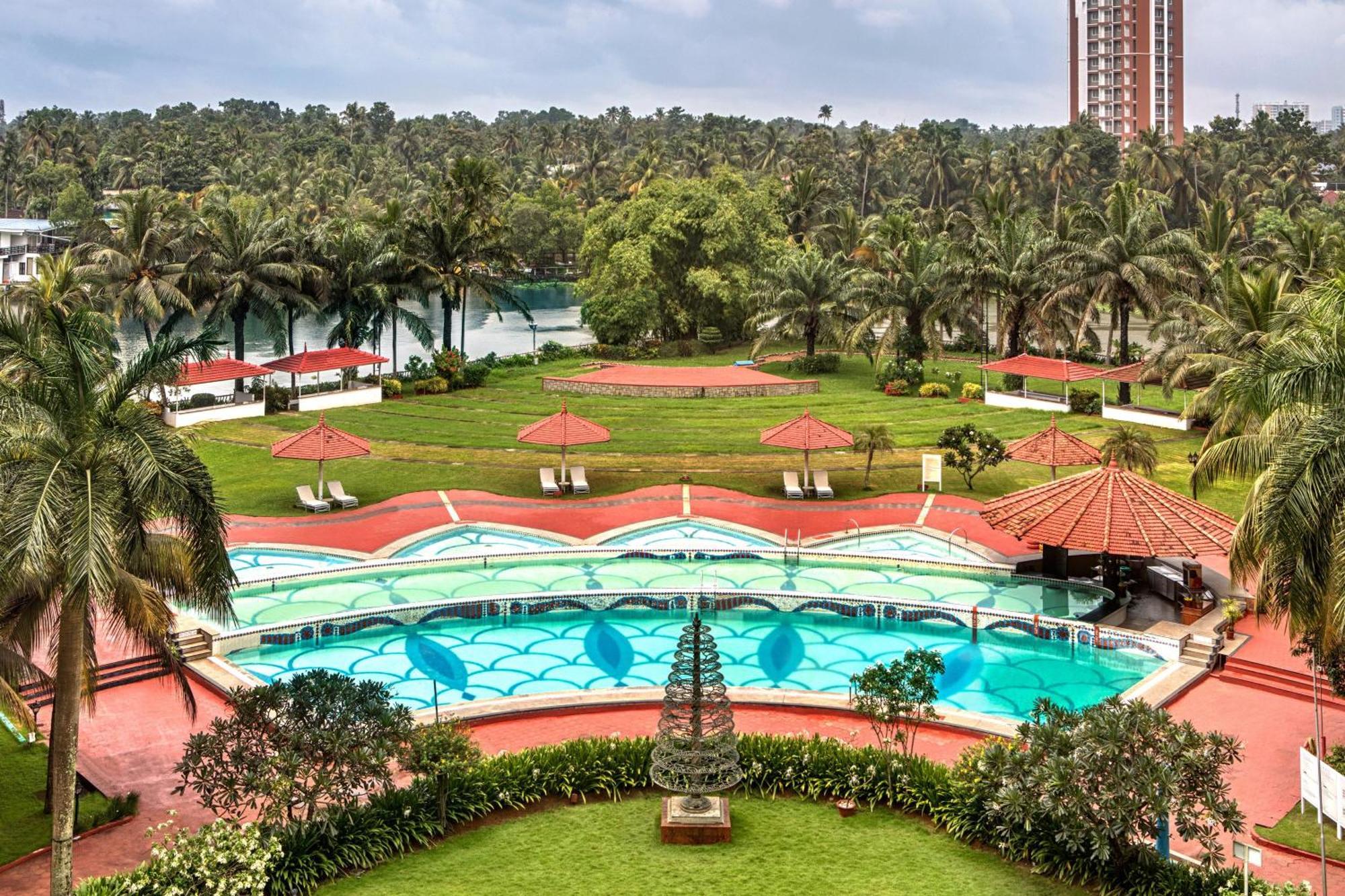 Le Meridien Kochi Hotel Exterior photo