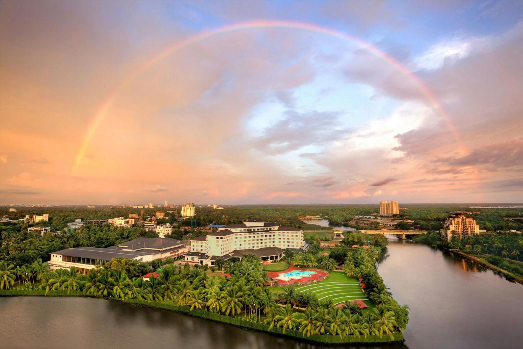 Le Meridien Kochi Hotel Exterior photo